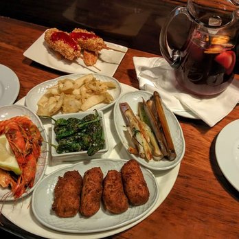 Ciutat Comtal - Assorted platter, crispy camembert and sangria - Tapas Bars Near Me - Barcelona, B