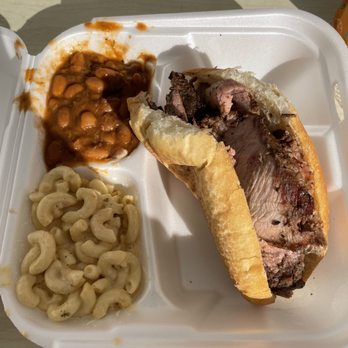 Grapewood Grill - Tritip sandwich, baked beans, and Mac & Cheese - Barbeque Near Me - Selma, California