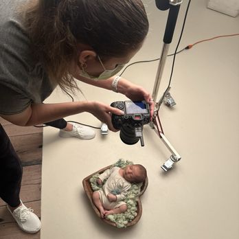 Sweet Little One Studio - Miri capturing an image - Session Photography Near Me - Miami, Florida Sweet Little One Studio - Miri capturing an image - Session Photography Near Me - Miami, Florida