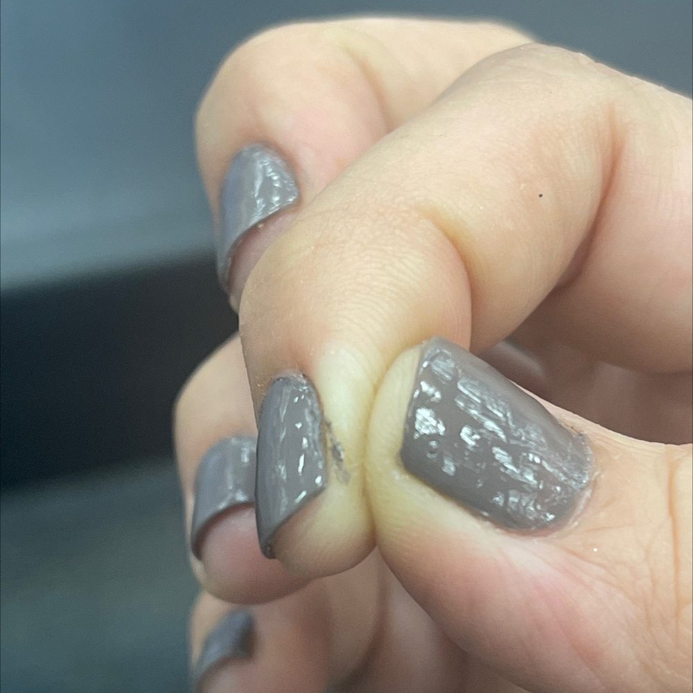 Very bad manicure! Very bad manicure!