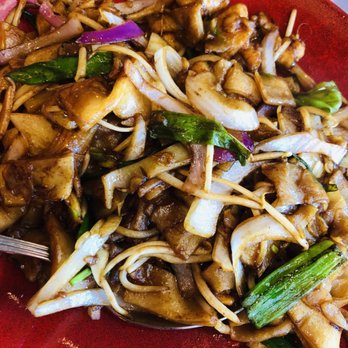 Folsom Palace - Chicken chow fun - Chinese Near Me - Folsom, California