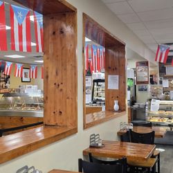 Panaderia Las Villas & Deli - Restaurant interior