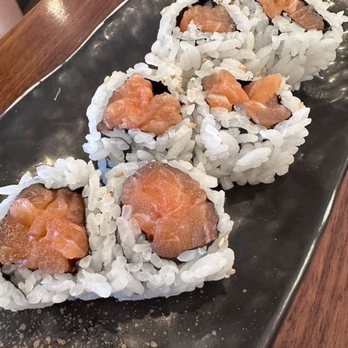 Kiwami By Katsuya - Salmon cut roll - Japanese Near Me - Studio City, California Kiwami By Katsuya - Salmon cut roll - Japanese Near Me - Studio City, California