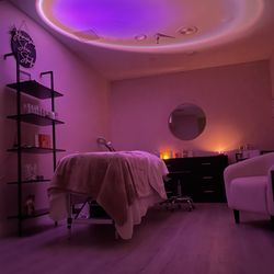 Comfort lighting during LED treatment session