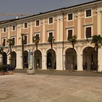 Salò - Arts & Entertainment Near Me