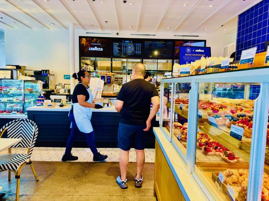 Paris Baguette by null