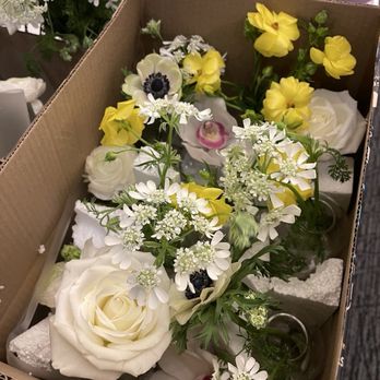 Jj Studio - Sweetheart table bud vases - Florists Near Me - Pleasanton, California Jj Studio - Sweetheart table bud vases - Florists Near Me - Pleasanton, California