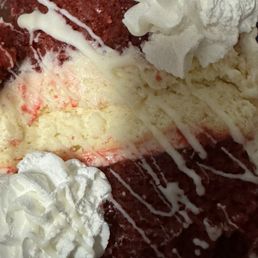 Red Velvet Cake/Cheesecake Slice Red Velvet Cake/Cheesecake Slice