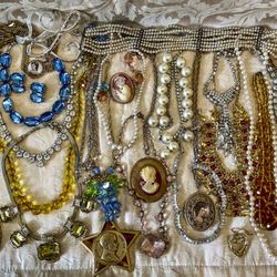 Gaslight & Shadows Antiques - Vintage jewelry.
