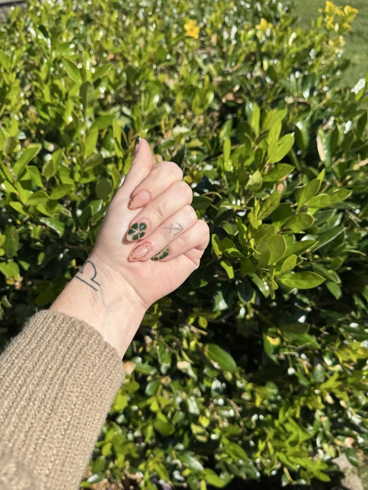 Love  Nail Spa Logo