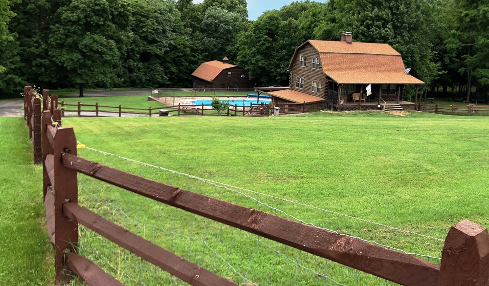 CRITTER CABIN Updated July 2024 726 Tyrone Rd, West