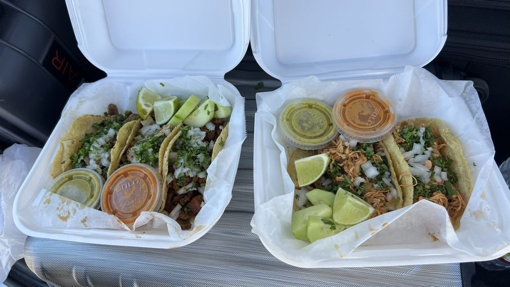 Cuates Mexican Food Logo