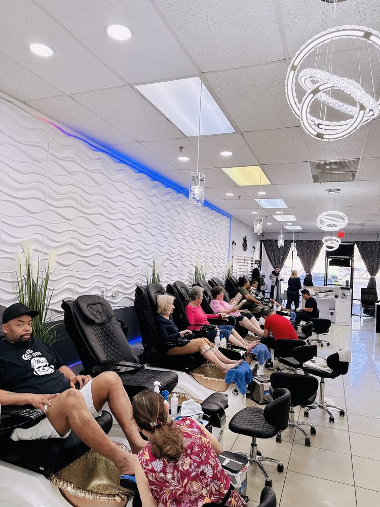 King Nails Logo