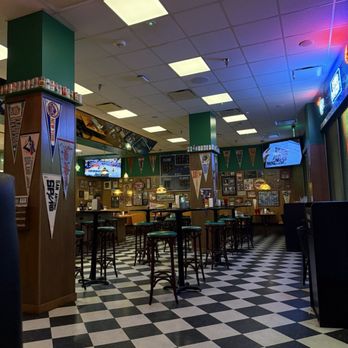 Leo's Hideout - ambiance - Pizza Near Me - San Antonio, Texas