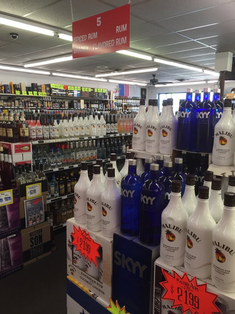 M & R Liquor Logo