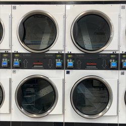 Laundromart - Dryer using Apple Pay.