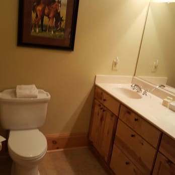 House Mountain Inn - Large bathroom - Bed & Breakfast Near Me - Lexington, Virginia