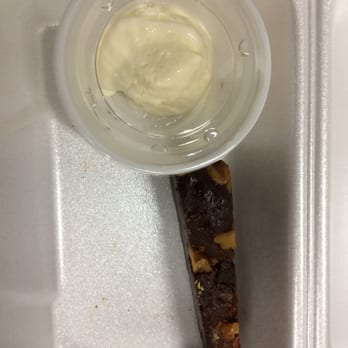 Applebee's Grill + Bar - Pigeon food size brownie bite - American Near Me - Valley Stream, New York