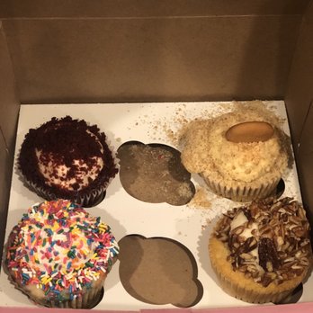 Carnell's Cakery - Red velvet cupcake banana pudding cupcakes birthday cake cupcake Italian cream cheese cupcake - Cupcakes Near Me - Dallas, Texas Carnell's Cakery - Red velvet cupcake banana pudding cupcakes birthday cake cupcake Italian cream cheese cupcake - Cupcakes Near Me - Dallas, Texas