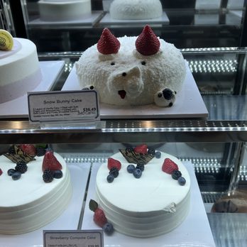 Paris Baguette - Snow Bunny Cake - Coffee & Tea Near Me - Queens, New York Paris Baguette - Snow Bunny Cake - Coffee & Tea Near Me - Queens, New York