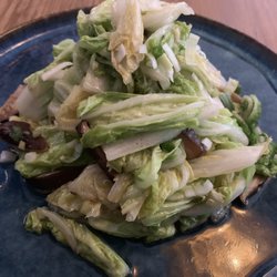 Yangtze Chinese Restaurant - Chinese cabbage with shiitake mushrooms cooked with only minced garlic and a little salt per my special request to not use soy sauce