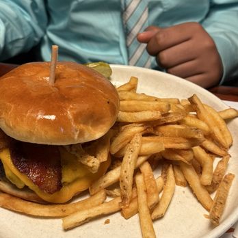 Houlihan's - Bacon CHEESE BURGER /FRENCH FRIES - Bars Near Me - Ramsey, New Jersey Houlihan's - Bacon CHEESE BURGER /FRENCH FRIES - Bars Near Me - Ramsey, New Jersey
