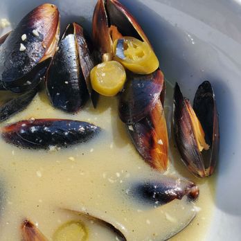 Mallards At The Wharf - Mussels with jalapeños!!! What a nice surprise. - American Near Me - Onancock, Virginia