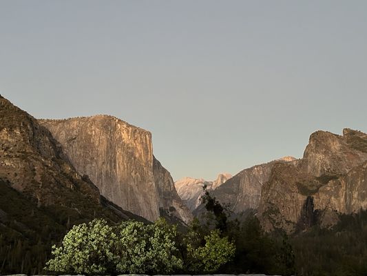 Tunnel View by null