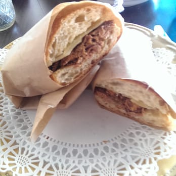 SER - Brisket Sanwich - Spanish Near Me - Arlington, Virginia SER - Brisket Sanwich - Spanish Near Me - Arlington, Virginia