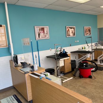 Petco - No one at the desk!! Been waiting 20 mins - Pet Stores Near Me - Rockville, Maryland Petco - No one at the desk!! Been waiting 20 mins - Pet Stores Near Me - Rockville, Maryland
