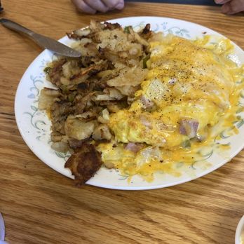Arthur's Coffee Shop - Denver omelette with O'Brien potatoes - American Near Me - La Habra, California