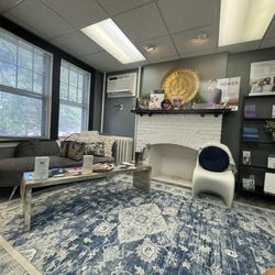 Renovatio Aesthetics and Wellness Center - Waiting area~