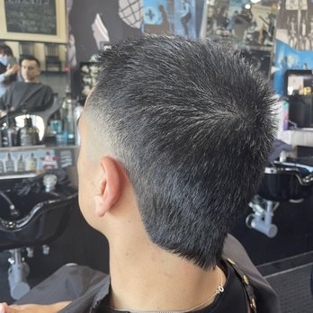 Floyd's 99 Barbershop - Barbers Near Me - Austin, Texas
