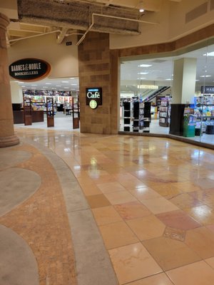 Barnes & Noble by null