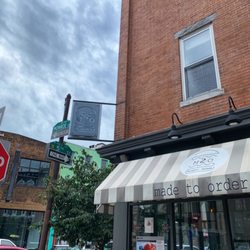 M2O Burgers & Salads