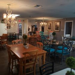 Lazy Gator - Main dining room
