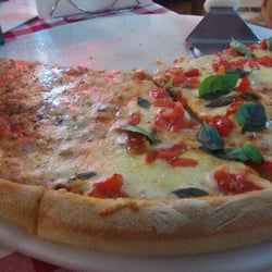 Zio Bello Pizza - Muzzarela y margarita. Pizza a la piedra. Muy rica