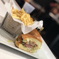 Dino's Bar and Grill - Ultimate BLT