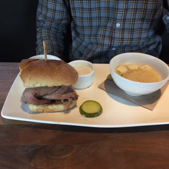 Yard House - Roasted Beef Sandwich and Clam Chowder - Vegetarian Near Me - Gaithersburg, Maryland Yard House - Roasted Beef Sandwich and Clam Chowder - Vegetarian Near Me - Gaithersburg, Maryland