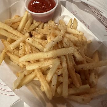 Cap't Loui - Lemon pepper fries - Seafood Near Me - Braintree, Massachusetts
