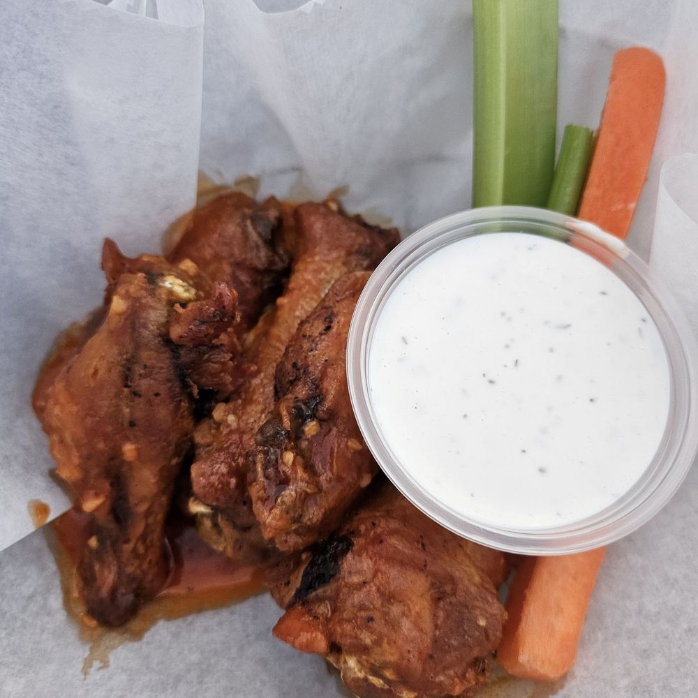 Union Jack Pub - Half order of spicy garlic wings - Pizza Near Me - Indianapolis, Indiana Union Jack Pub - Half order of spicy garlic wings - Pizza Near Me - Indianapolis, Indiana