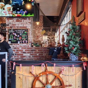 The Boiling Crab - Christmas decor at the host station - Cajun/Creole Near Me - Burbank, California