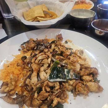 Mi Cancun - Arroz con pollo - New Mexican Cuisine Near Me - Durham, North Carolina Mi Cancun - Arroz con pollo - New Mexican Cuisine Near Me - Durham, North Carolina