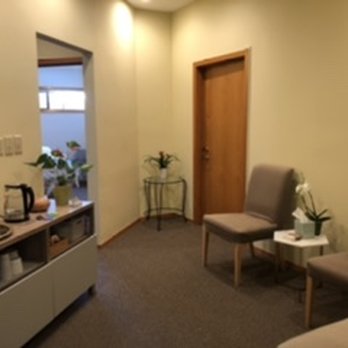 Mizu Acupuncture & Wellness - Waiting Room - Acupuncture Near Me - Oakland, California Mizu Acupuncture & Wellness - Waiting Room - Acupuncture Near Me - Oakland, California