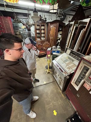 Aardvark Antiques by null