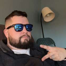 VIP Barbershop & Lounge - Hey everybody....come and see how good I look.