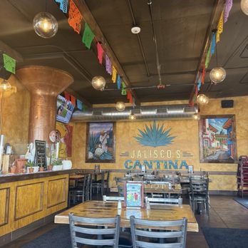 Jalisco's Cantina - Inside - Mexican Near Me - Milwaukee, Wisconsin