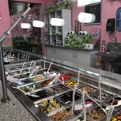 SweetFrog Premium Frozen Yogurt - Lots of toppings
