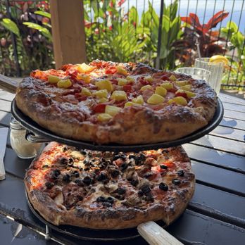 Black Rock Pizza - Captain Cook - Not so Maui and the Classic - Pizza Near Me - Captain Cook, Hawaii
