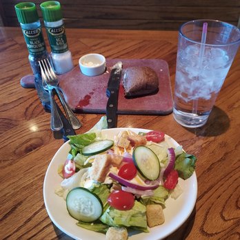 Outback Steakhouse - Fresh tasting salad with clean lettuce - Steakhouses Near Me - Tempe, Arizona
